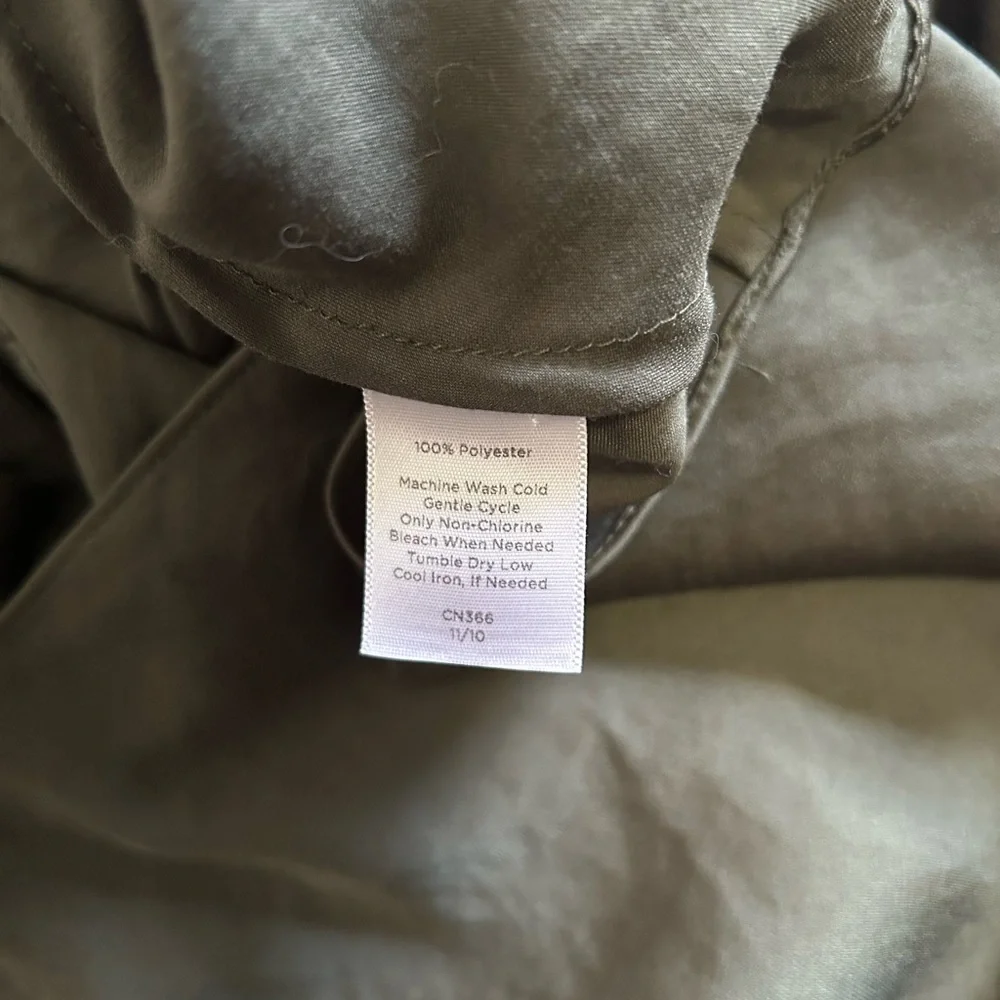 Talbots Dark Olive Sleeveless Blouse Rope Neckline, size 16P - Picture 6 of 6